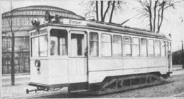 oryginalne niemieckie zdjęcie wagonu Linke=Hofmann na tle Hali Ludowej (d. Jahrhunded Halle) : Zimpel = Sempolno